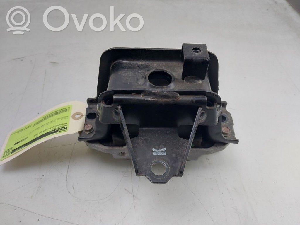 Mitsubishi Outlander Engine mount bracket 