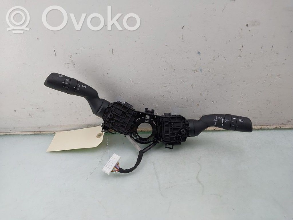 Toyota Yaris XP210 Steering wheel buttons/switches 