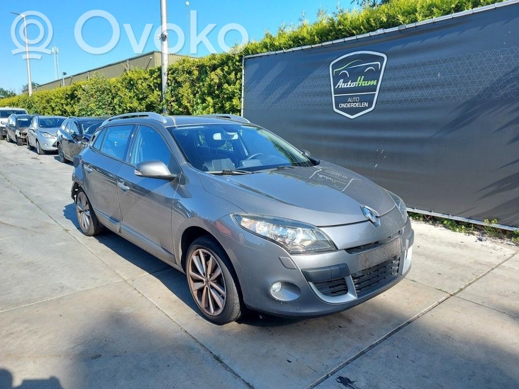 Renault Megane III Parachoques delantero 