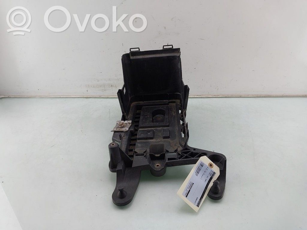 Volkswagen Golf V Akkulaatikon alusta 