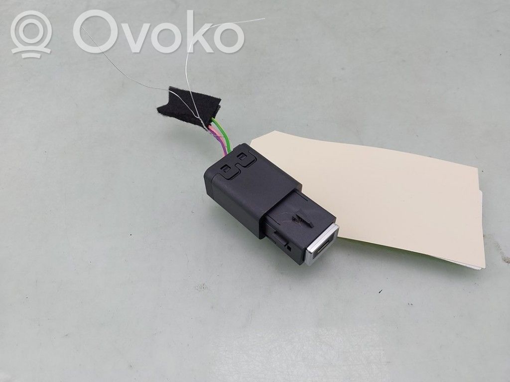 Toyota ProAce City Enchufe conector entrada auxiliar 