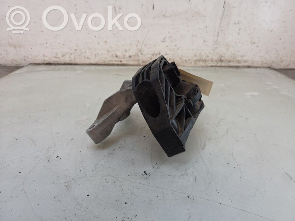 Peugeot 208 II Engine mount bracket 