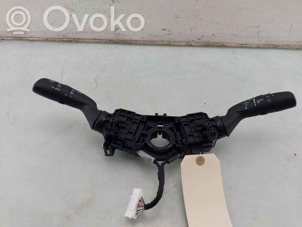 Toyota Corolla Cross Pulsanti/interruttori sul volante 