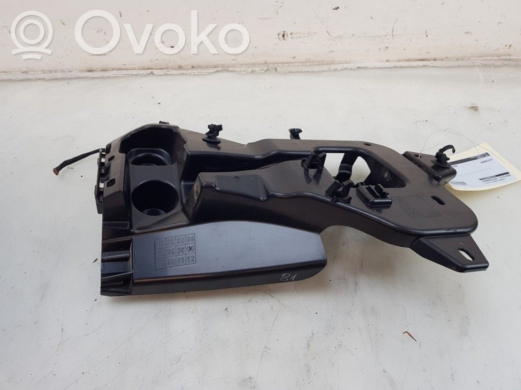 BMW 7 G70 Soporte de montaje del parachoques trasero