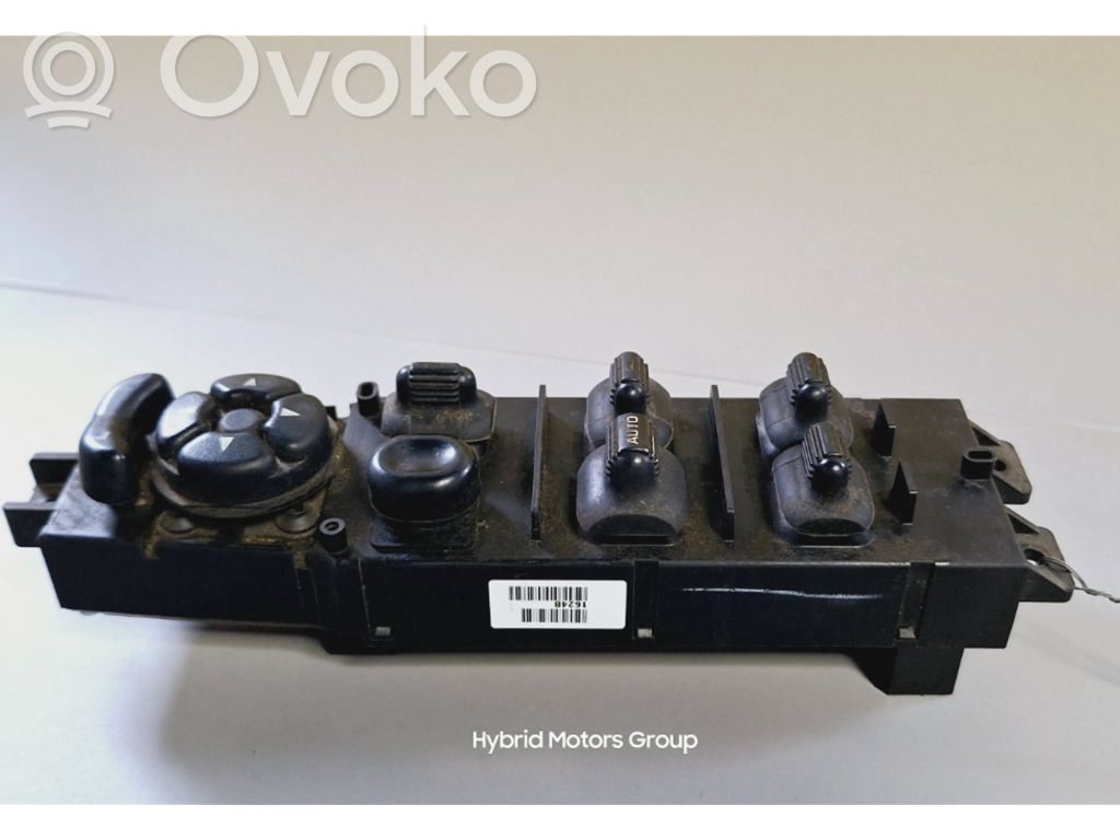 Quarter vent window switch   5JZ731DVAA