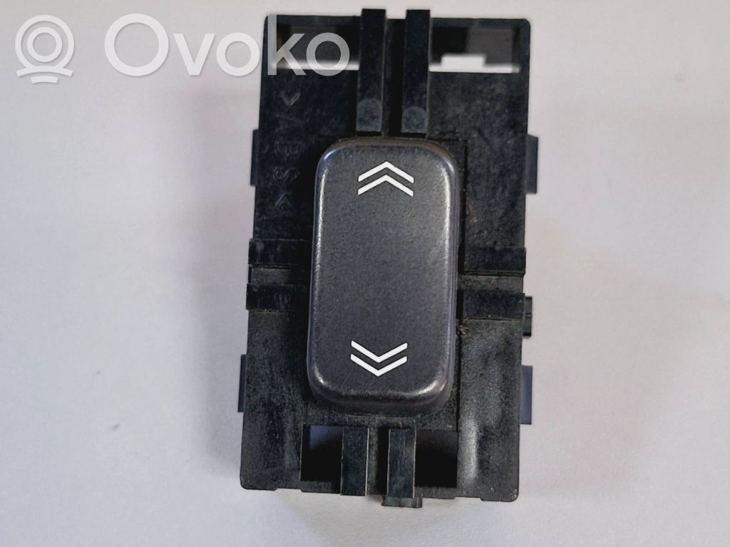 Cadillac CTS Electric window control switch 