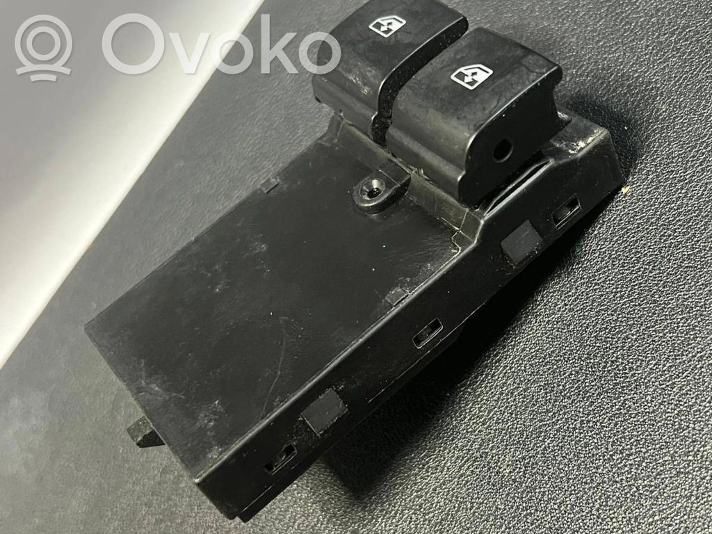 Chevrolet Camaro Electric window control switch 