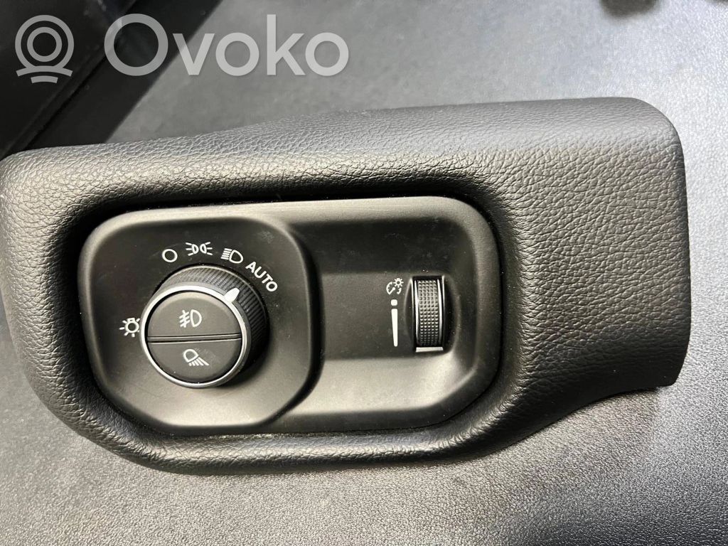 Chrysler Pacifica Light switch 