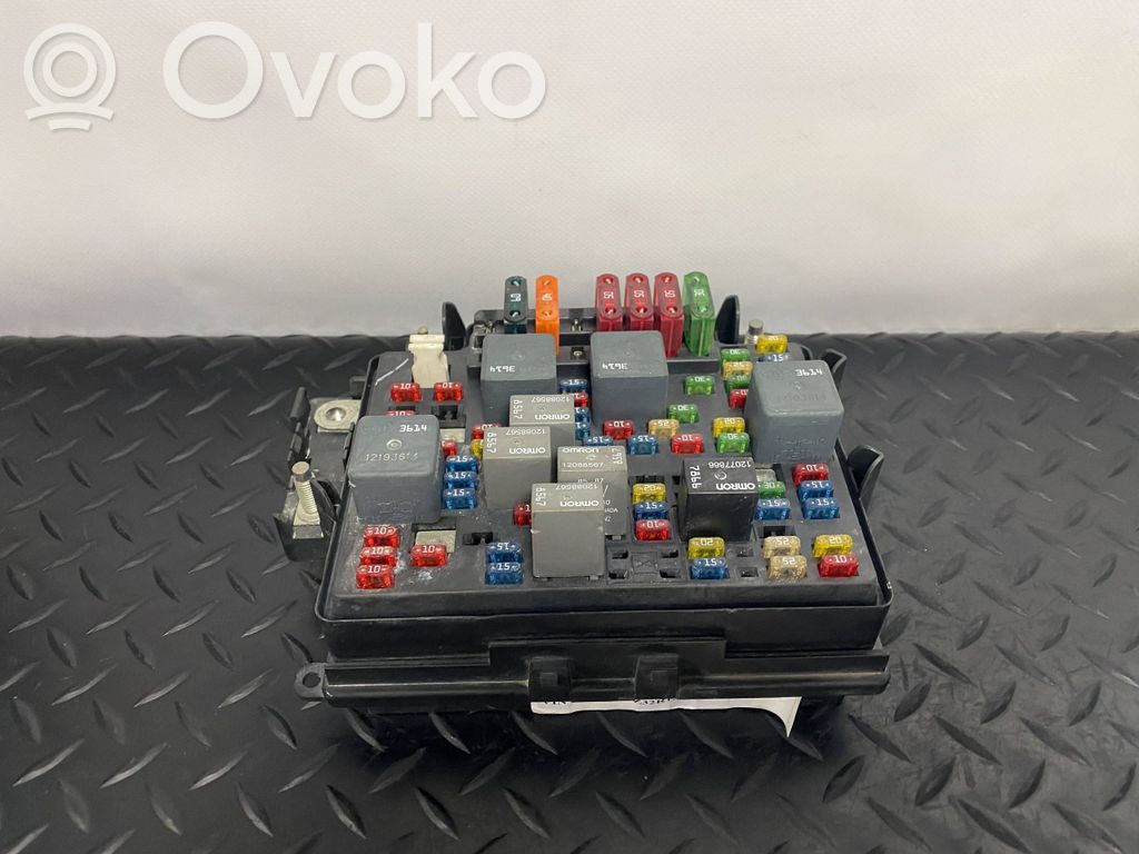 Cadillac Escalade Fuse module 