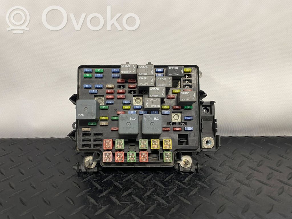 GMC Yukon Fuse box set 