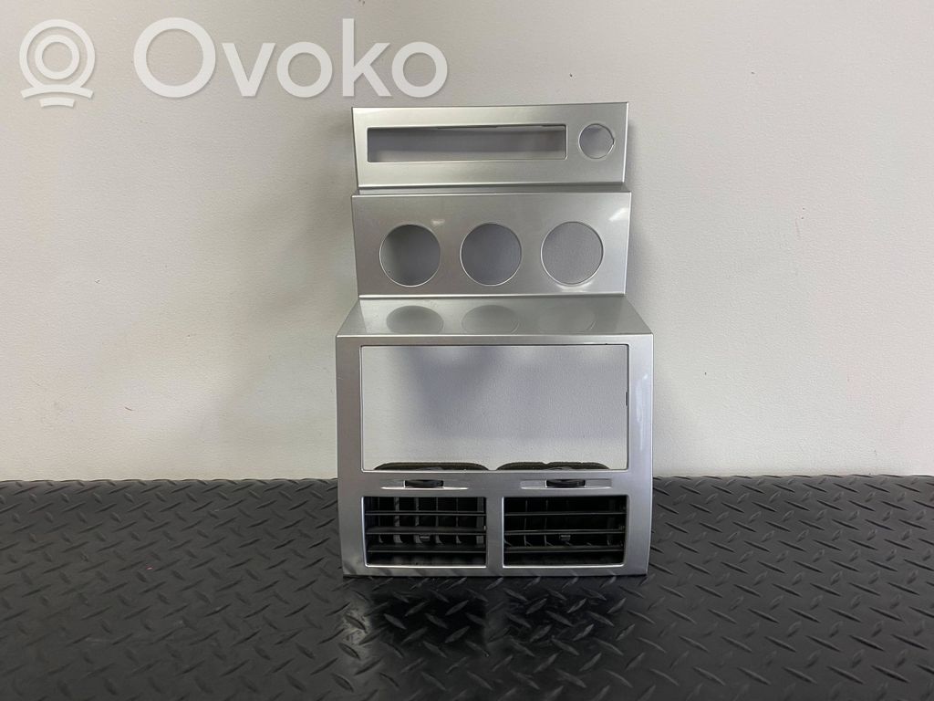 Dodge Nitro Radiouztvērēja / navigācija dekoratīvā apdare 