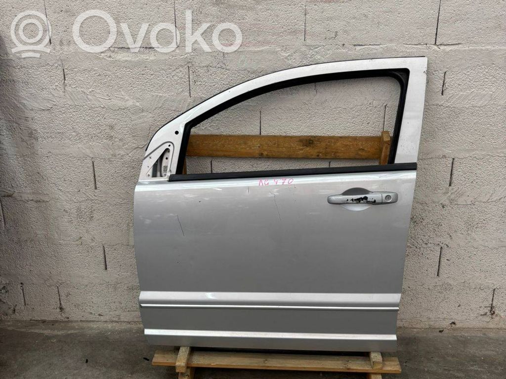 Puerta delantera   261AC1067A,Y49010V165