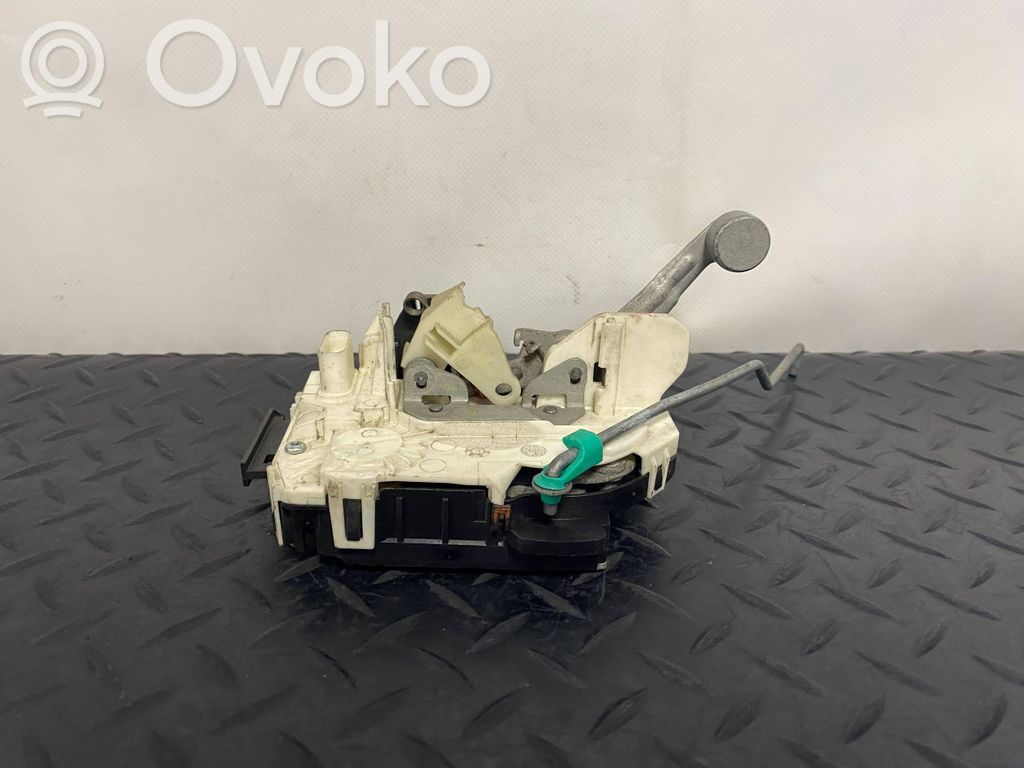 Dodge Nitro Priekšpusē slēdzene 