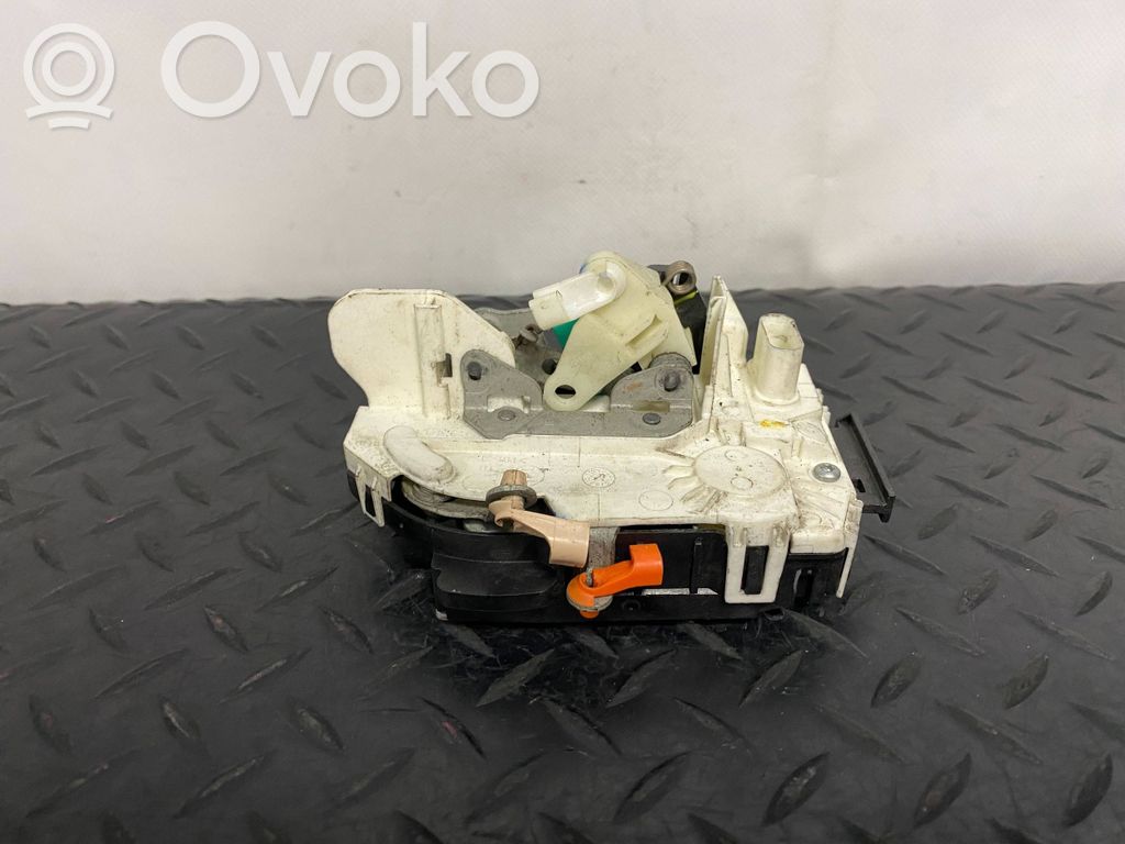 Dodge Caliber Front door lock 