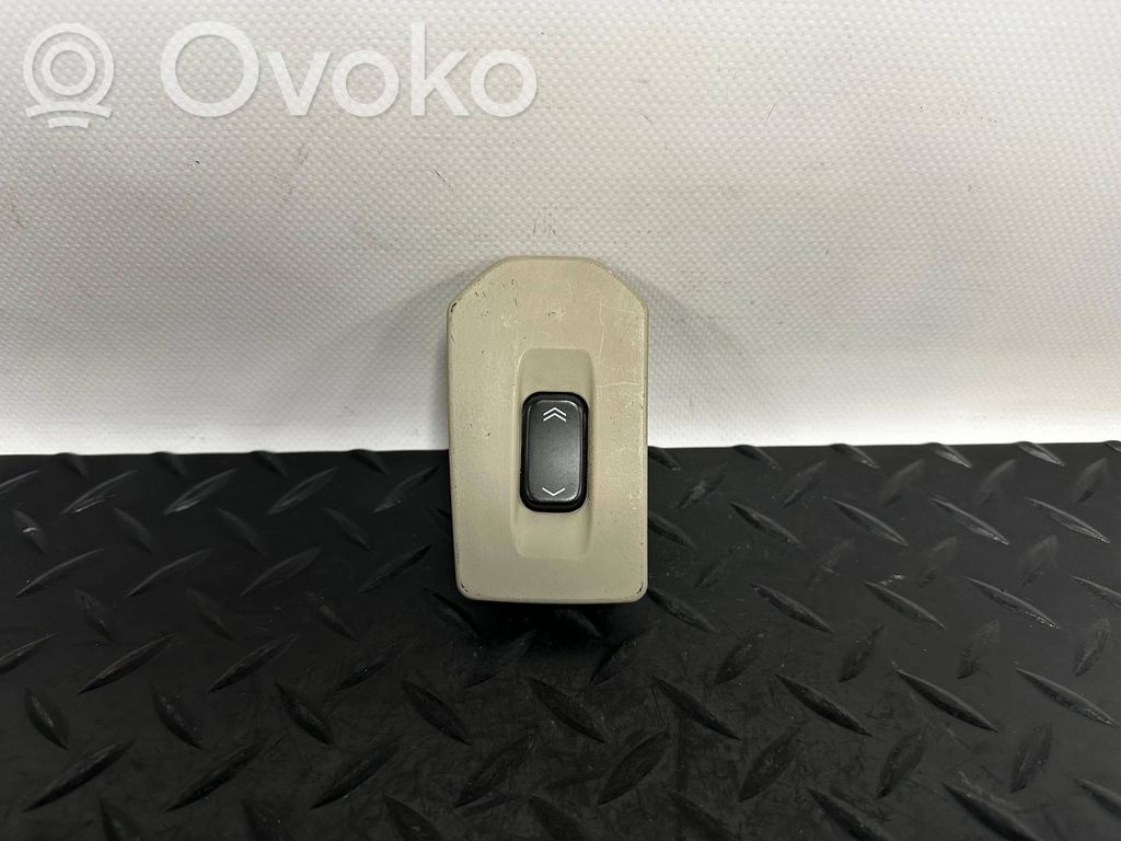 Cadillac CTS Electric window control switch 