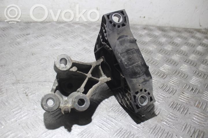 Dacia Logan II Engine mounting bracket 