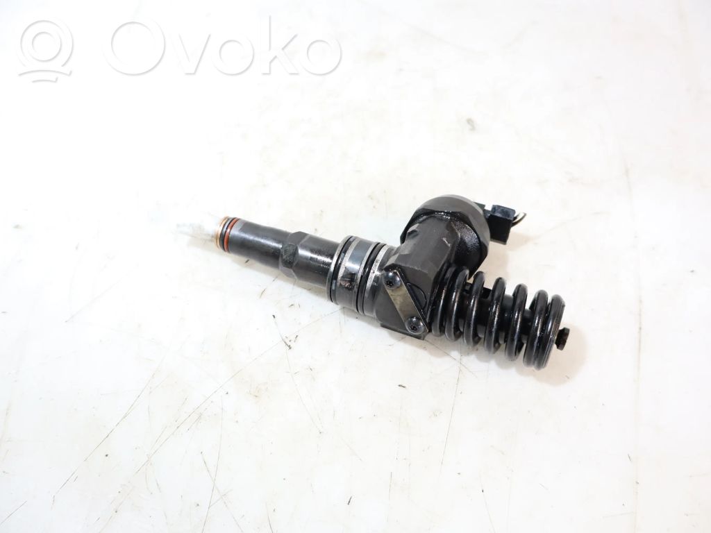 Volkswagen Golf V Inyector de combustible 