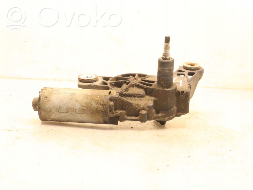 Volkswagen PASSAT B5.5 Silniczek wycieraczki szyby tylnej 