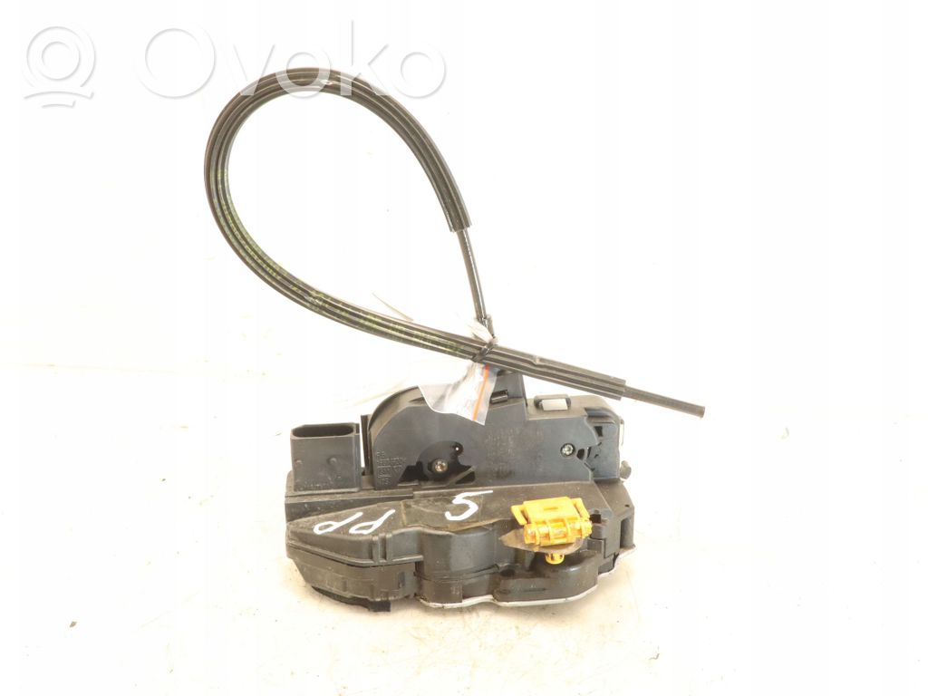 Opel Insignia A Front door lock 