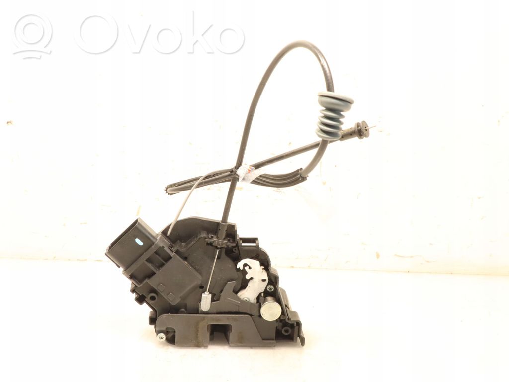 Volvo C30 Priekšpusē slēdzene 