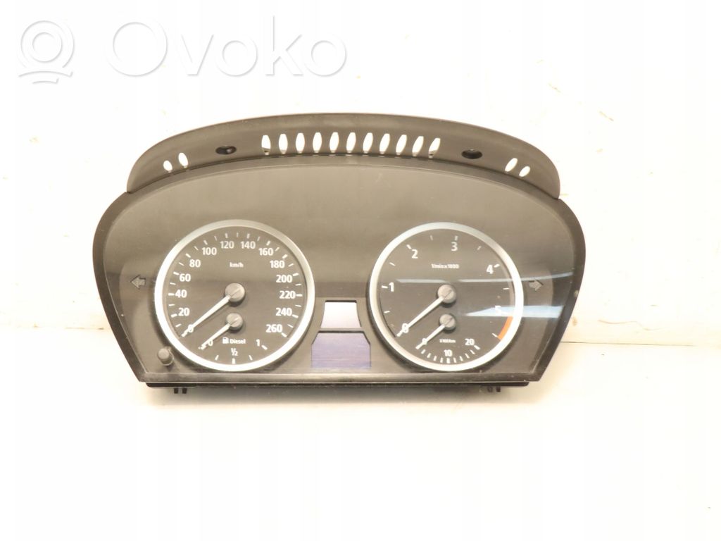 BMW 5 E60 E61 Pulkstenis 