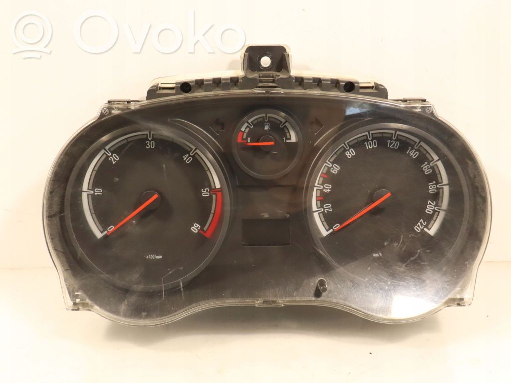 Opel Corsa D Часы 