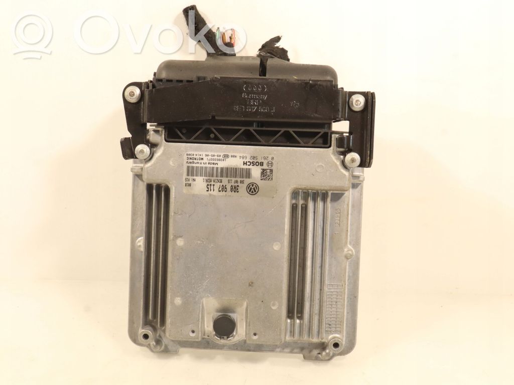 Komputer / Sterownik ECU silnika   3R0907115