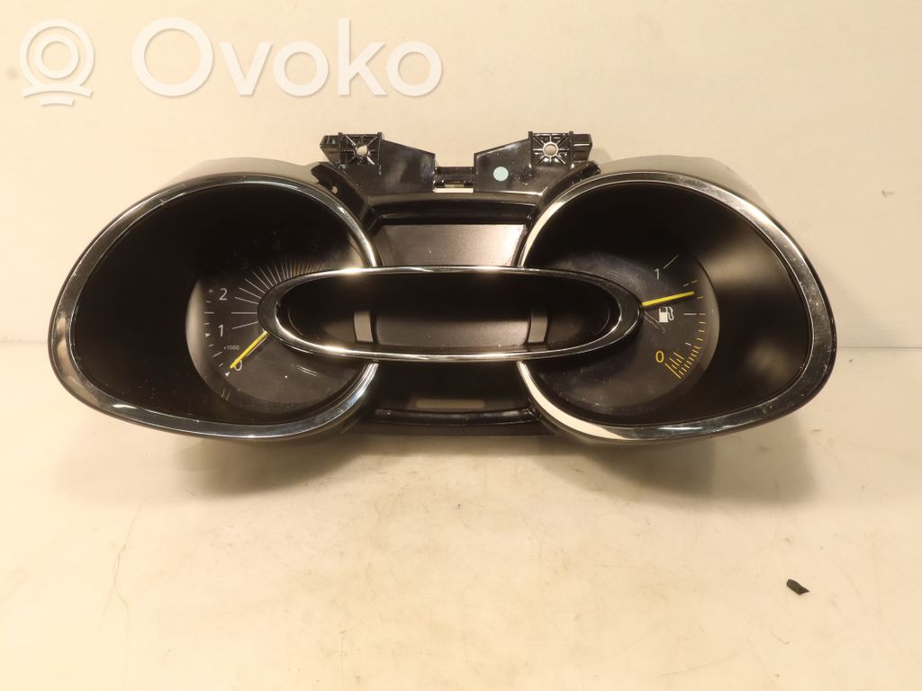 Renault Clio IV Clock 