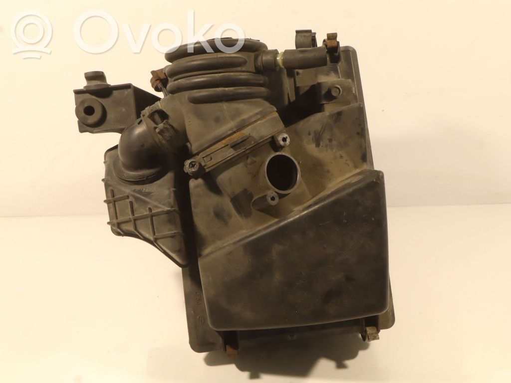 Mazda 5 Air filter box 