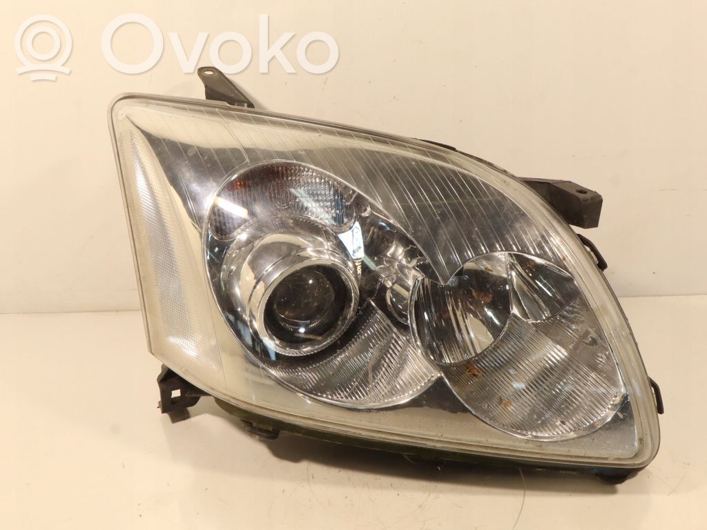 Toyota Avensis T250 Priekšējais lukturis 