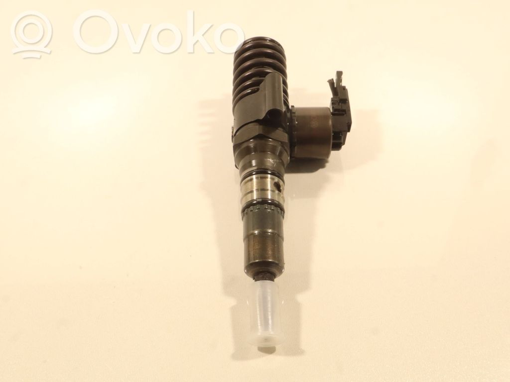 Audi A4 S4 B7 8E 8H Wtryskiwacz paliwa 