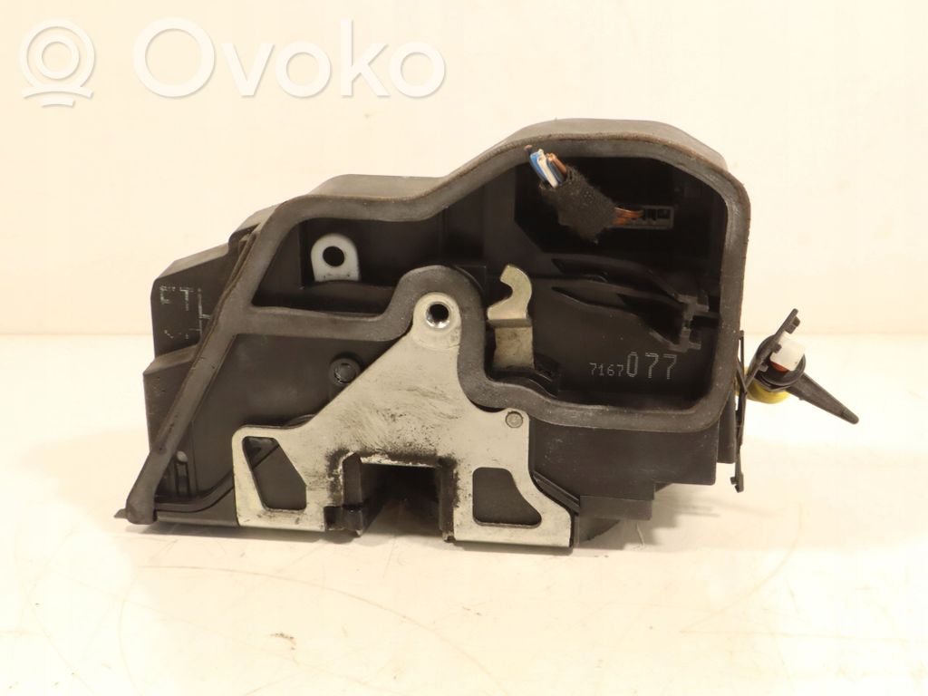 Serrure de porte avant   7167077