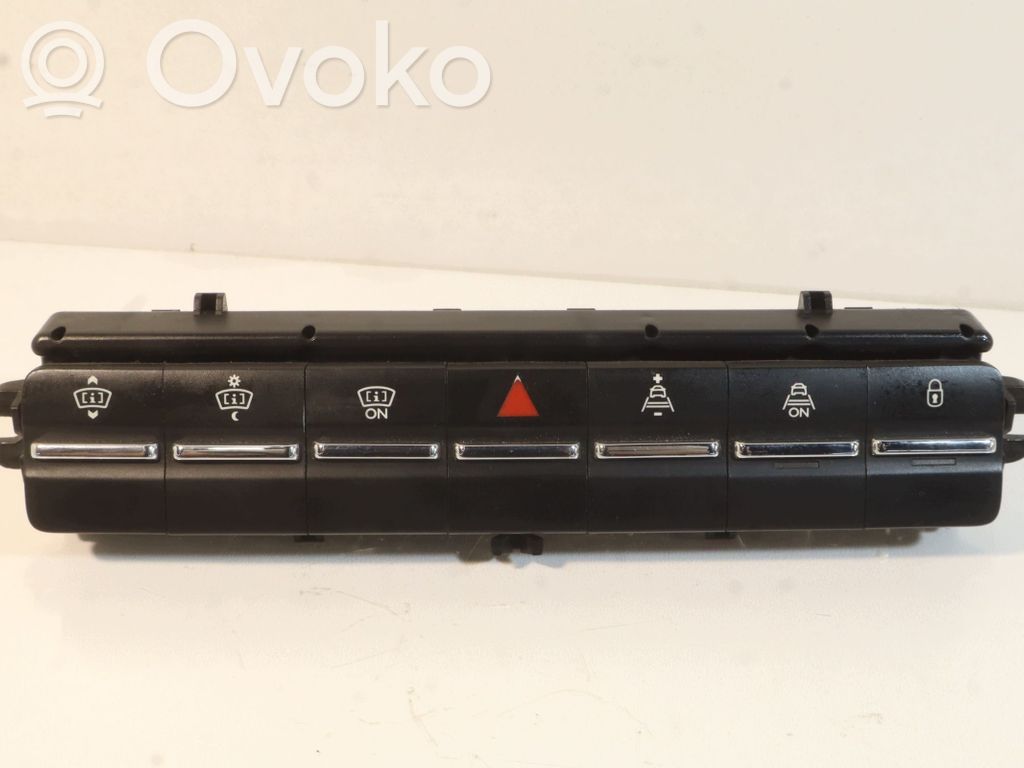 Peugeot 5008 Botón interruptor de luz de peligro