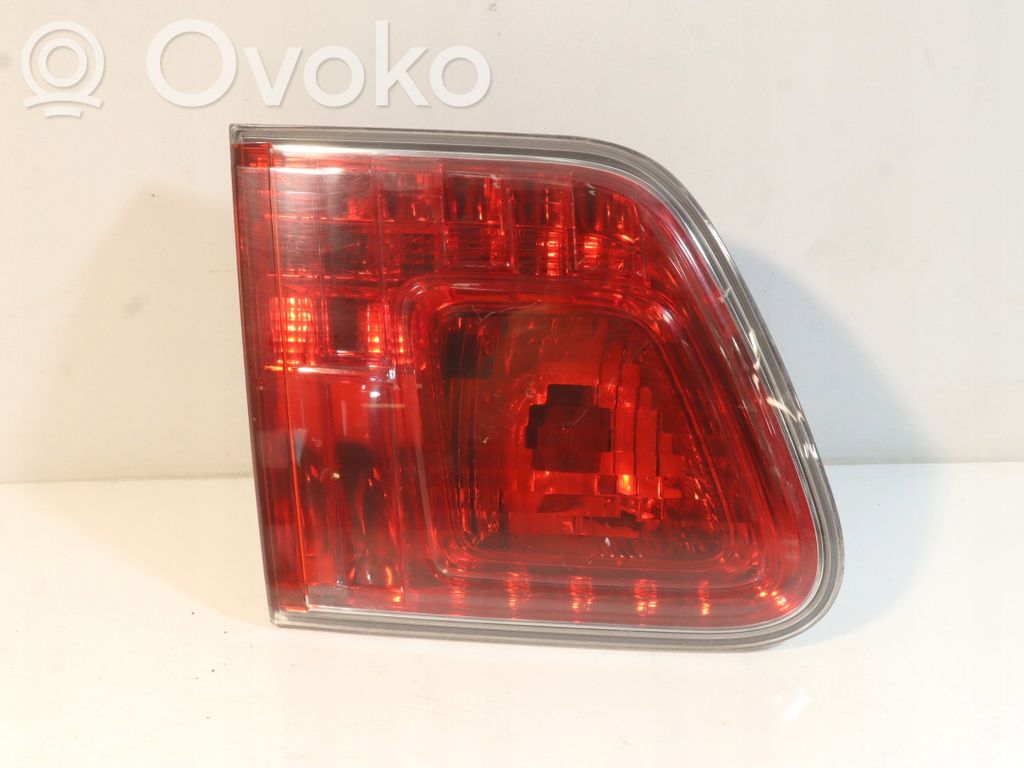 Toyota Avensis T270 Задний фонарь в кузове