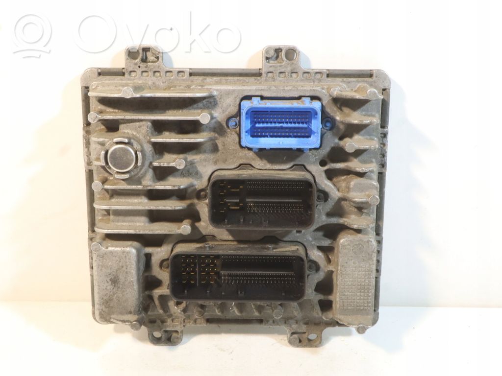 Opel Astra J Motora vadības bloka ECU 
