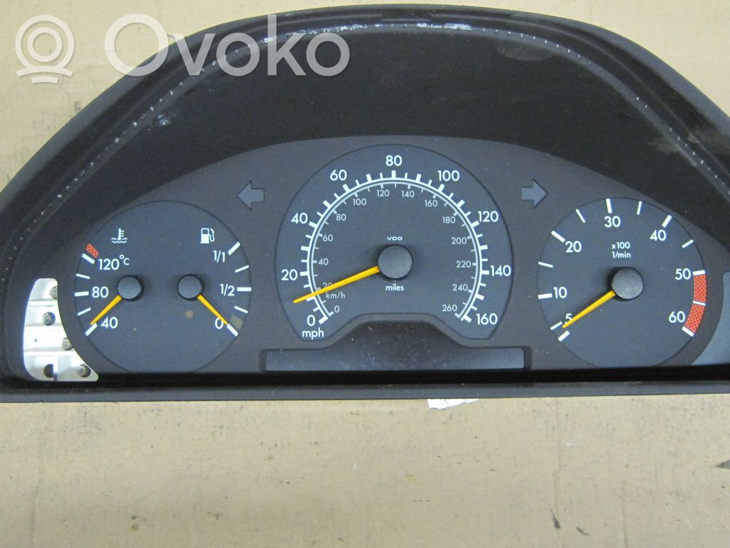 Mercedes-Benz E W210 Licznik / Prędkościomierz 