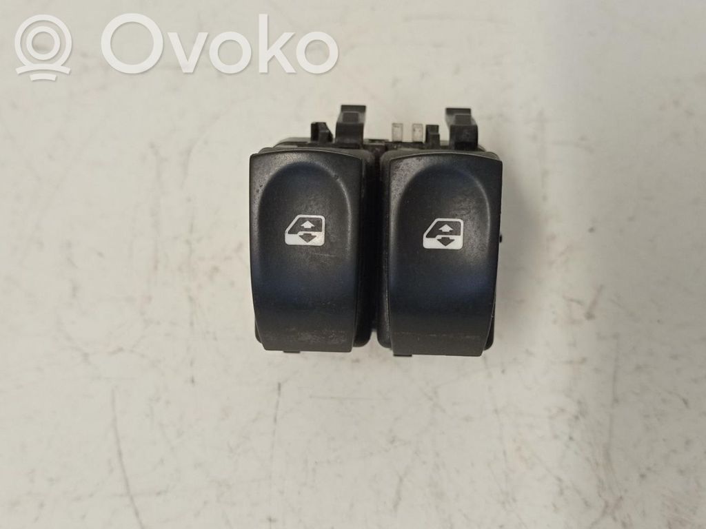 Renault Clio III Electric window control switch 