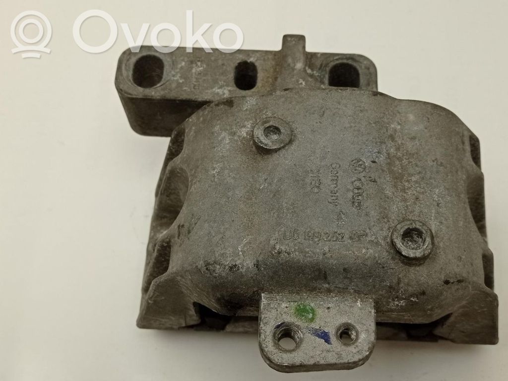 Volkswagen Golf V Engine mounting bracket 