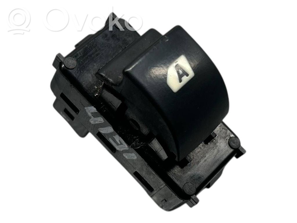 Electric window control switch   9866955077