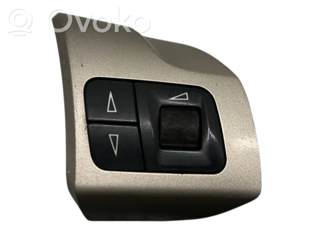 Opel Astra H Ohjauspyörän painikkeet/kytkimet 