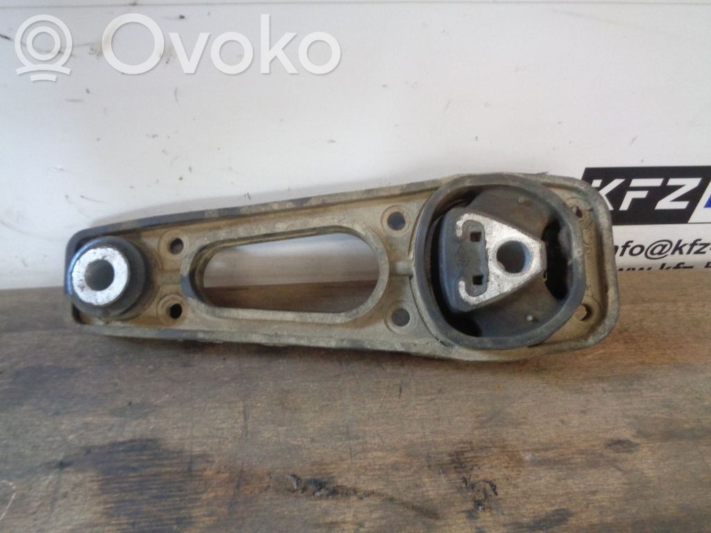 Dacia Duster Gearbox mounting bracket 
