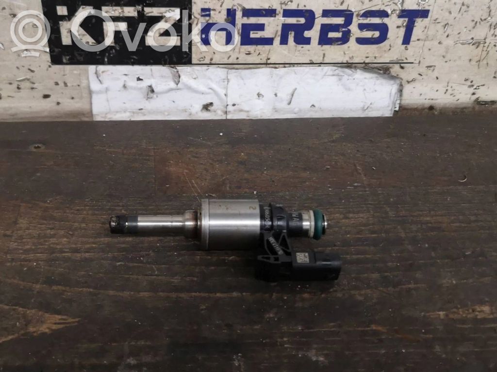 Volkswagen Golf VII Fuel injector 