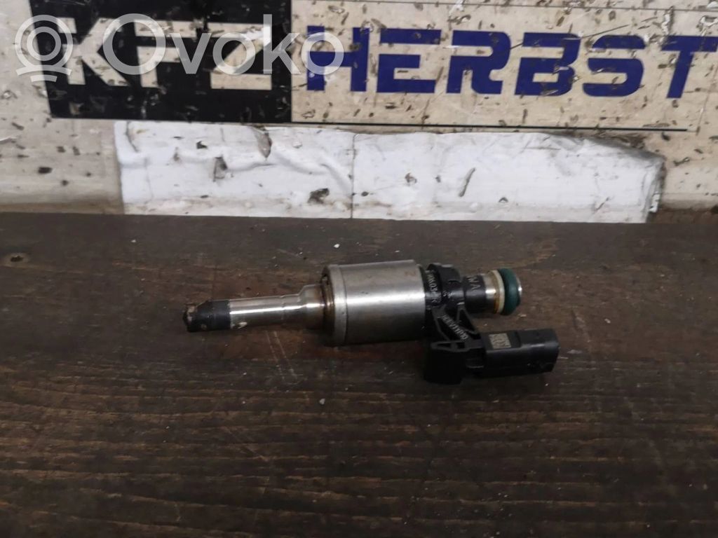 Volkswagen Golf VII Fuel injector 