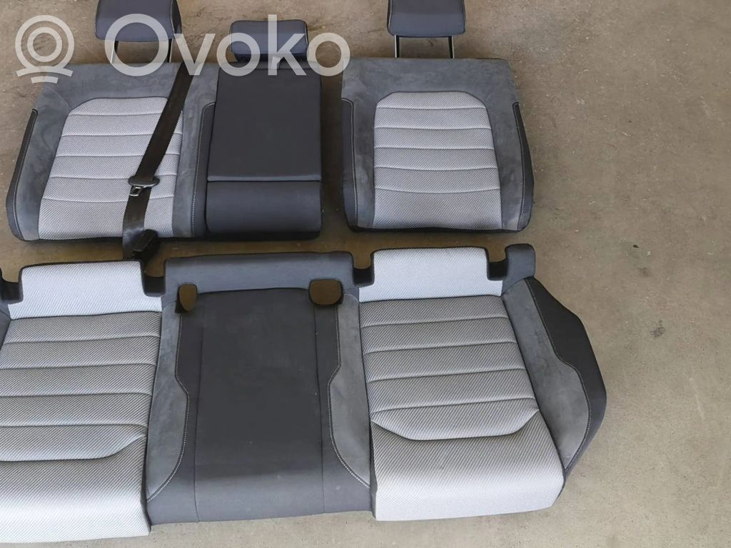 Volkswagen Golf VII Toisen istuinrivin istuimet 