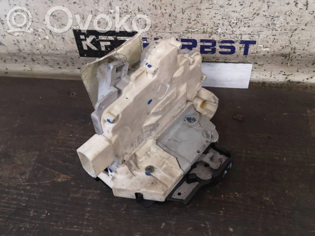 Audi A4 S4 B7 8E 8H Priekinė durų spyna 