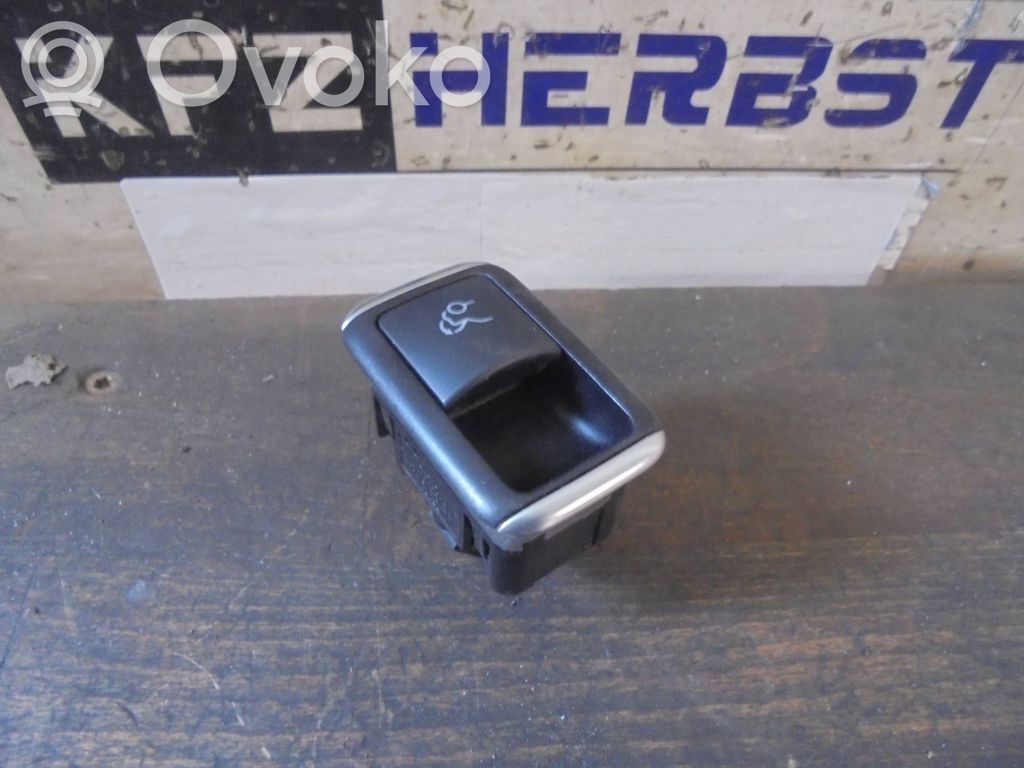 Mercedes-Benz E AMG W212 Fuel tank opening switch 