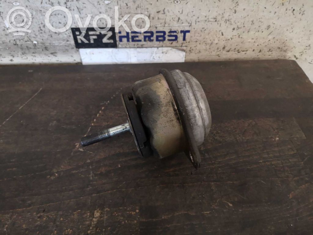 Porsche 911 993 Engine mount bracket 