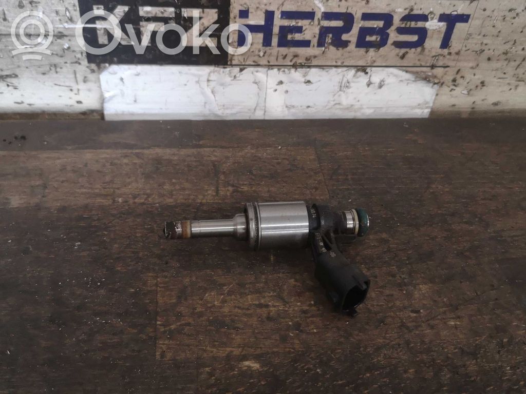 Ford Focus Fuel injector 