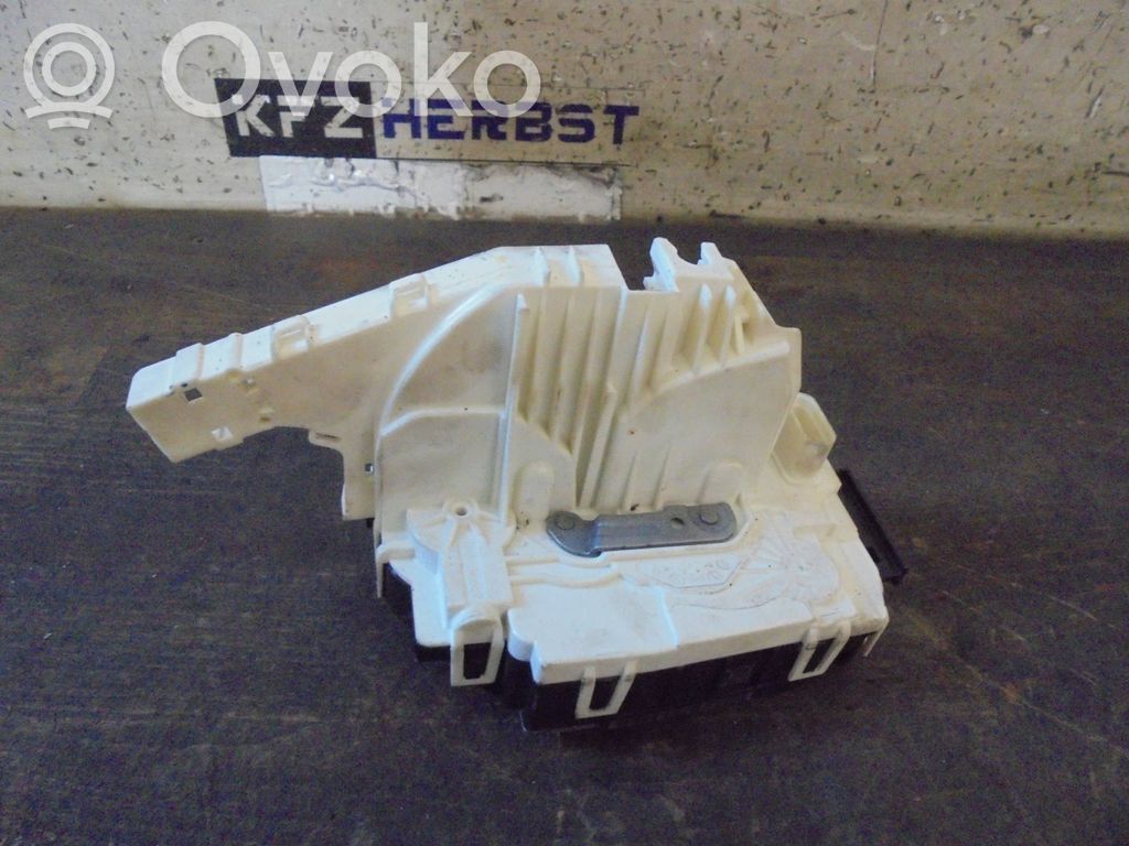 Mercedes-Benz C W204 Zamek drzwi tylnych 