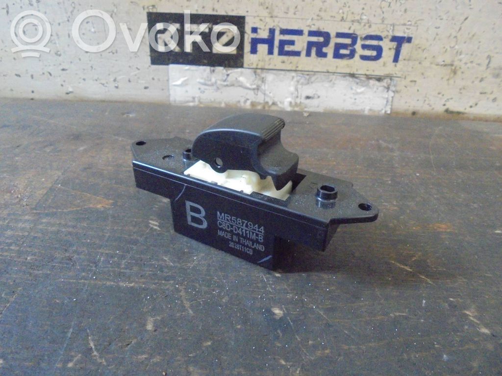 Interruptor del elevalunas eléctrico   MR587944,MR587944,C8DD411MB,C8DD411MB,MR587944